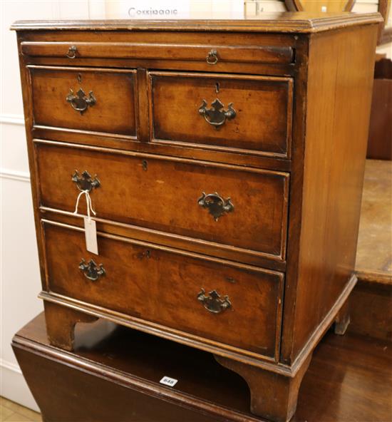 Small chest of drawers W.60cm